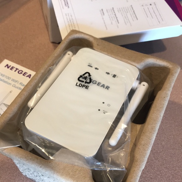 Netfear WiFi Range Extender Model EX6100, AC750 - Picture 3 of 4